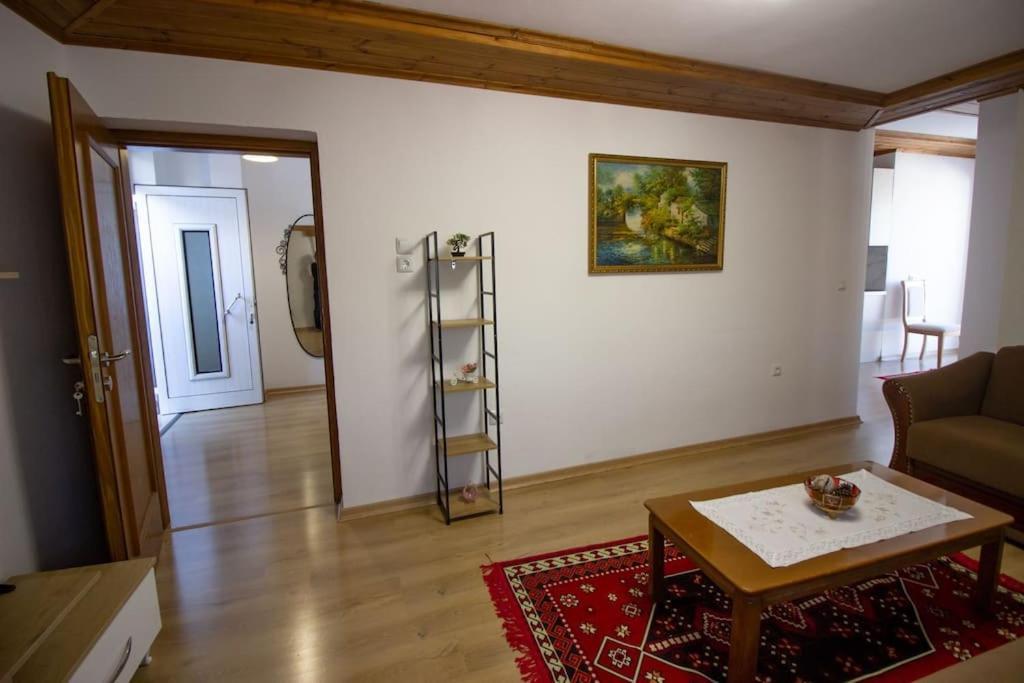Emblematic House 3 Apartamento Gjirokastër Exterior foto