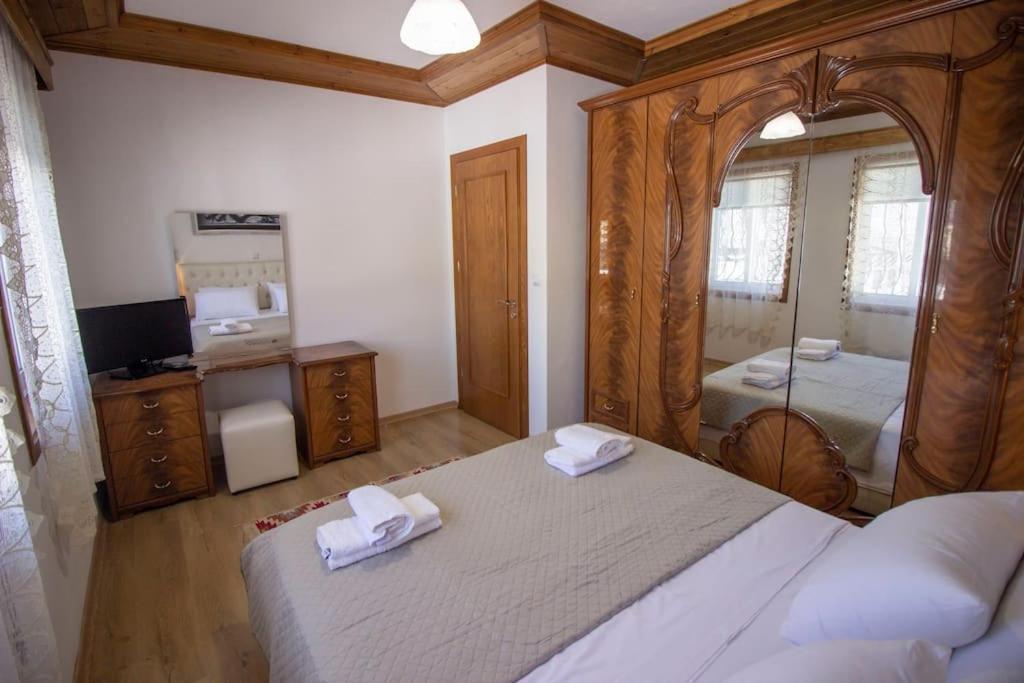 Emblematic House 3 Apartamento Gjirokastër Exterior foto