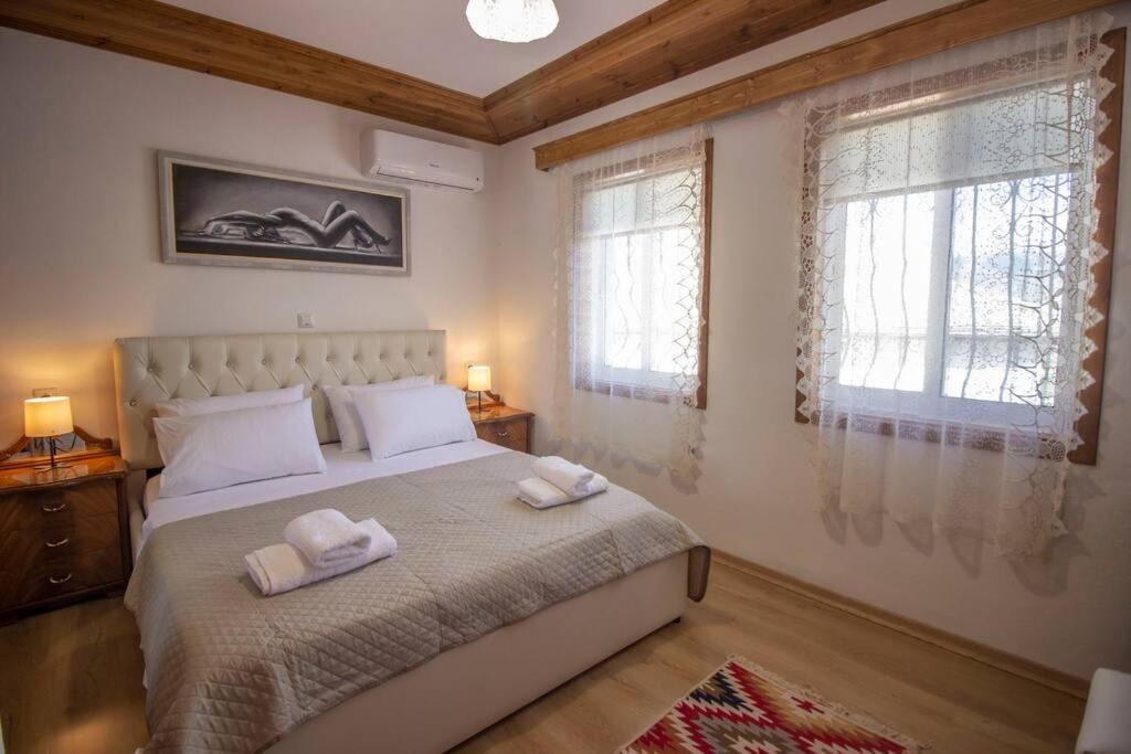 Emblematic House 3 Apartamento Gjirokastër Exterior foto