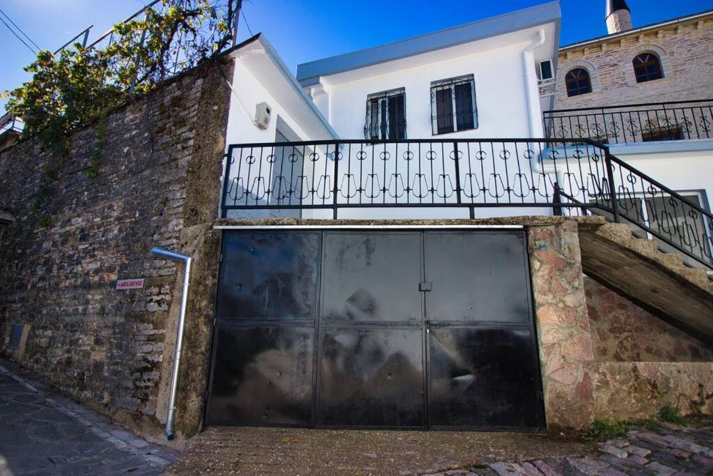 Emblematic House 3 Apartamento Gjirokastër Exterior foto