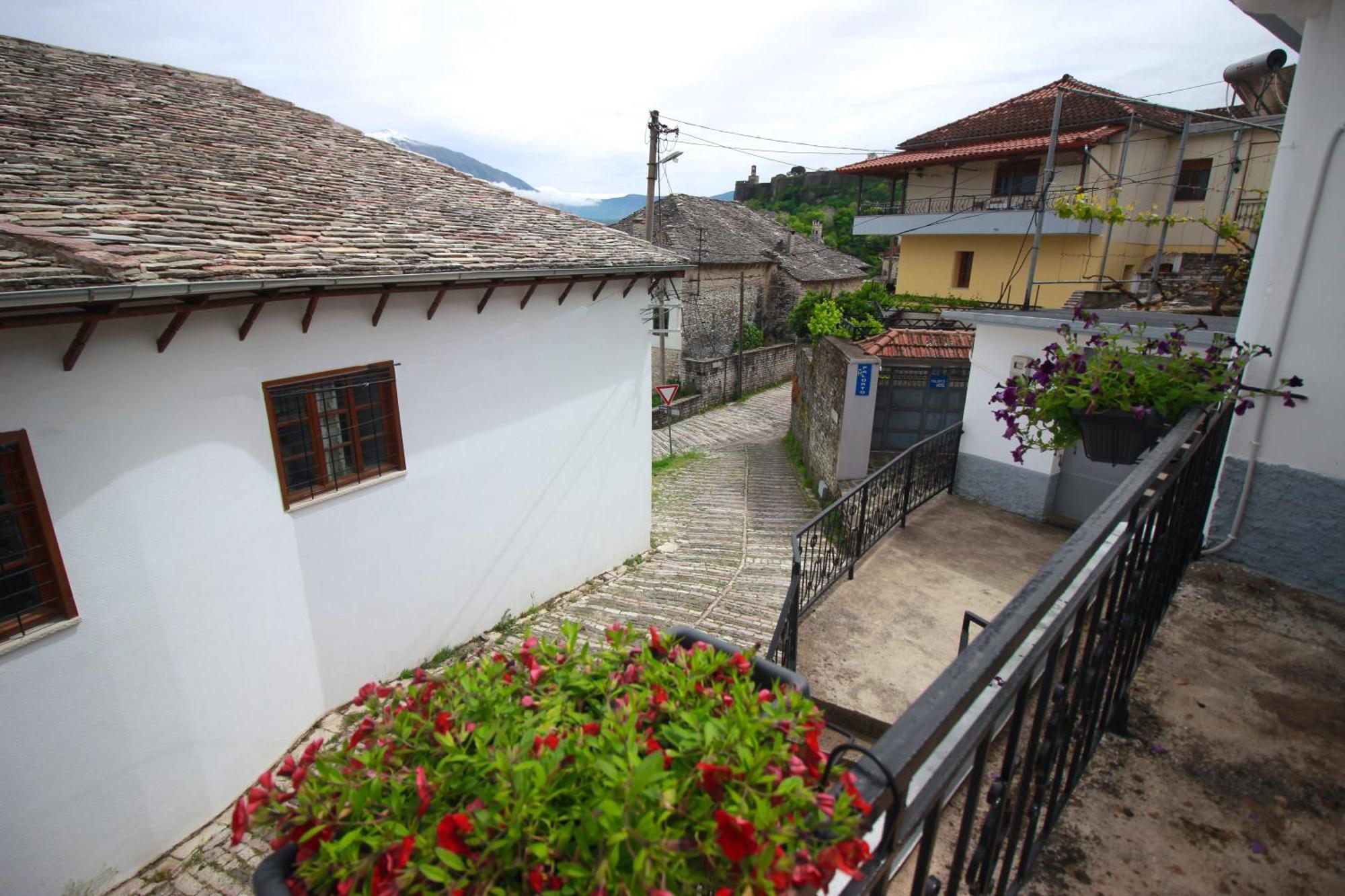 Emblematic House 3 Apartamento Gjirokastër Exterior foto