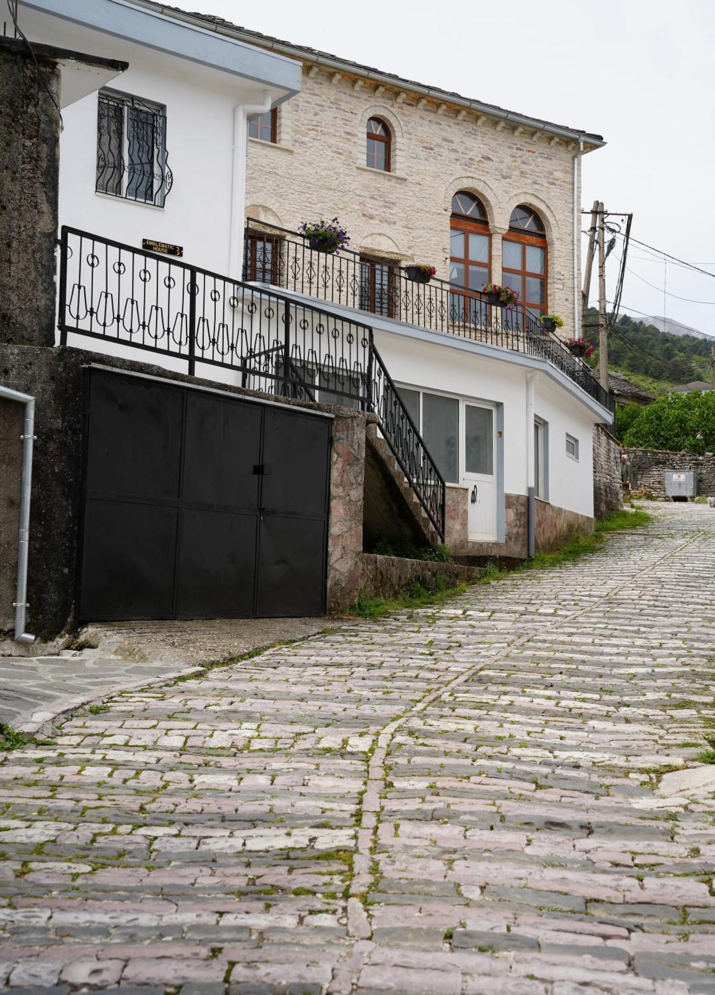 Emblematic House 3 Apartamento Gjirokastër Exterior foto